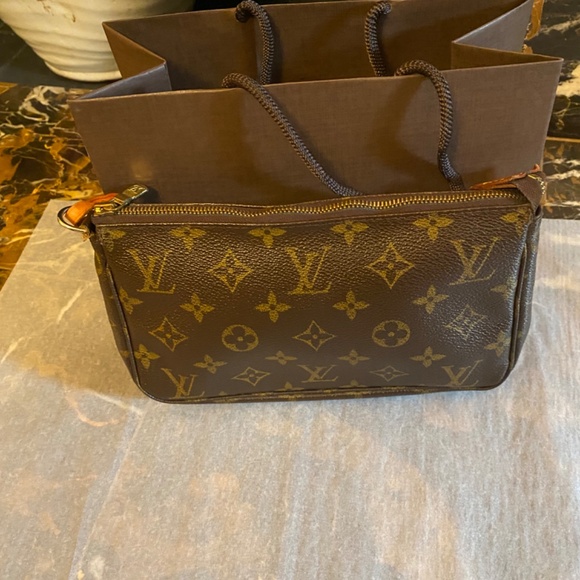 LOUIS VUITTON MONOGRAM POUCHETTE ACCESSOIRES - Picture 2 of 11